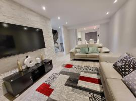 Hotel Photo: 4 Bedrooms Beautiful Townhouse