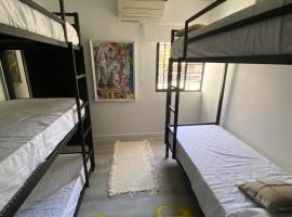 호텔 사진: AHAKTHANEMUN Hostel habitaciones compartidas y privadas