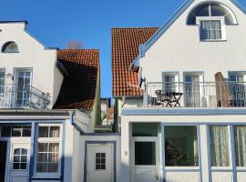 Hotel Zum Strand, Hotel in Warnemünde