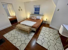 酒店照片: #23 ROOM IN THE HOUSE Newton-Wellesley Hospital 5 min walk away