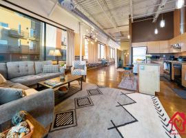 A picture of the hotel: Elevated Route 66 ABQ Penthouse- An Irvie Home