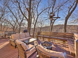 A picture of the hotel: Pet-Friendly Grand Lake House with Dock and Kayaks!