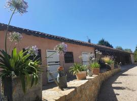 Dépendance pour 1 à 4 pers au calme dans propriété, Hotel in Marboz