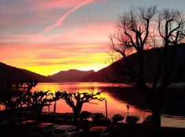 Foto di Hotel: Meraviglioso appartamento fronte lago