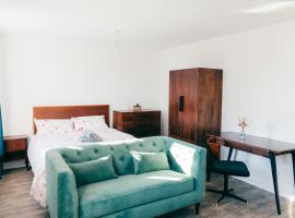 מלון צילום: Oakley Place - Room B Deluxe Double Room