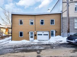 Hotel fotoğraf: 2-storey house with garage and interior terrace