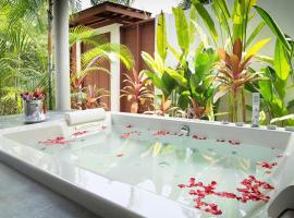 Hotel kuvat: Golf view Villa with Jacuzzi- By AppartAli