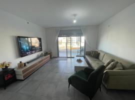 Hotel fotografie: Luxury boutique apartment with balcony and sea view 3BR