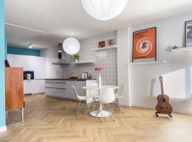 A picture of the hotel: Rotterdam's coolest apartment