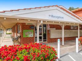 Banksia Tourist Park, hotel in Perth