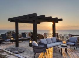 Zdjęcie hotelu: Luxury Villa over the Cliffs & Wild Beach by FeelHome