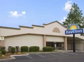 Days Inn by Wyndham Fayetteville-South/I-95 Exit 49, хотел в Файетвил