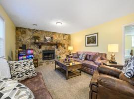 Hotel Photo: Rustic 4BR Home In Huge Open Air Space & BKYD Deck