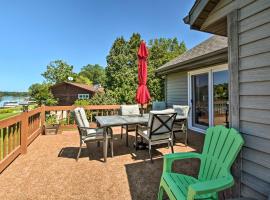 Hotel Photo: Family Home with Deck, Yard, Dock on Rock River!