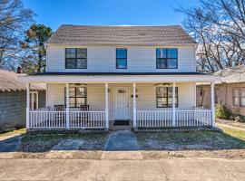 Hotel foto: Benton Vacation Rental with Deck and Fire Pit!