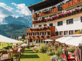 Hotel Mirage, hotel in Cortina dʼAmpezzo