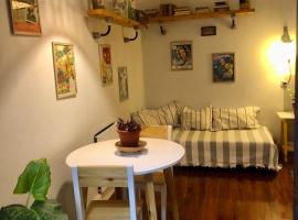 Hotelfotos: Bohemian & Cozy apartment super close to tourist area!