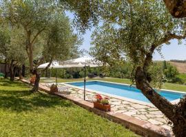 Hotel kuvat: Poggio Vitignano Charming Cottage With Pool and Parking