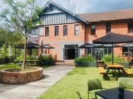 Alpine Hotel, Eat Drink Sleep