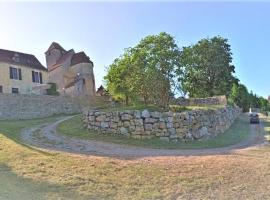 صور الفندق: Maison en pierre de taille au cœur du Quercy.