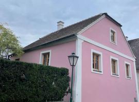 Altes Winzerhaus in der Wachau - neu renoviertes Haus mit Terrasse, hotel in Dürnstein