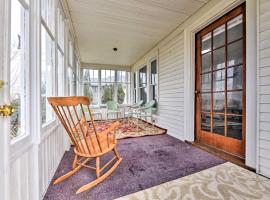 होटल की एक तस्वीर: Buffalo Vacation Rental with Screened Porch