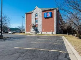 Motel 6-Olathe, KS, hotel in Olathe