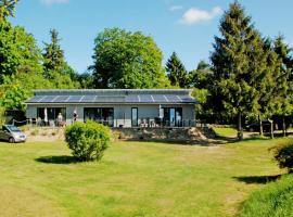 होटल की एक तस्वीर: naturnah, mit Terrasse, Garten und Meerblick - Ferienwohnung auf dem Teschenberg