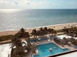 Sherry Frontenac Oceanfront, hótel á Miami Beach