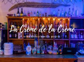 รูปภาพของโรงแรม: La Créme de la Créme Hostel