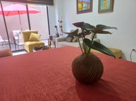 รูปภาพของโรงแรม: Departamento excelente ubicación con parqueo