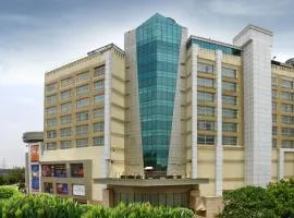 Mahagun Sarovar Portico Suites, hotel i Ghaziabad