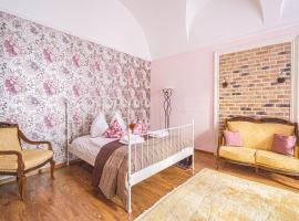 Hotel Foto: Astronomical Clock Suite by Ruterra