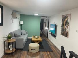 Gambaran Hotel: A new Jaffa gallery apartment a minute from the beach and entertainment centers