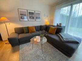 Hotel Foto: Ferienwohnung-Kapitaen-Hook-mit-Sonnenterrasse-Garten-zwischen-Strand-Wald-Wiese-auf-Ruegen