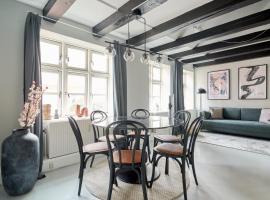 מלון צילום: Unique 2 Bedroom Duplex w Exposed Beams in CPH City