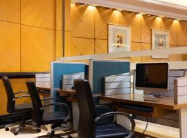 Crowne Plaza Hotel & Suites Landmark Shenzhen by IHG - Nearby Luohu Border, Indoor heated swimming pool, Complimentary Welcome Drink, ξενοδοχείο στο Σενζέν