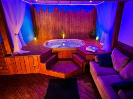 Petit studio très intime, avec spa intérieur au coeur de Shawinigan, ξενοδοχείο σε Shawinigan