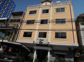 The Grey Guesthouse, hotel in Phnom Penh