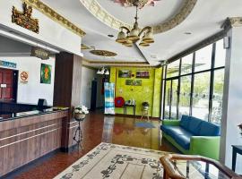 होटल की एक तस्वीर: Langkawi Baron Hotel - renovated 2023