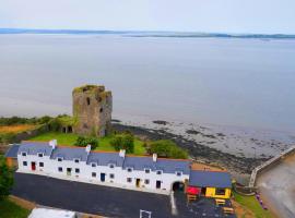 A picture of the hotel: Shannon Castle Holiday Cottages Type A