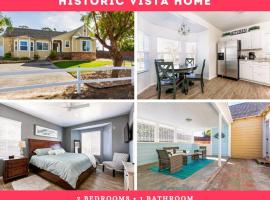 Hotel fotografie: Heart of Historic Downtown Vista Home. Walk everywhere