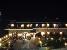 Dellas Boutique Hotel