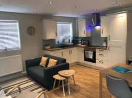 होटल की एक तस्वीर: Modern 2-Bed House and Parking Tibshelf Derbyshire