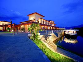 Plavnica Eco Resort, hotel v mestu Virpazar