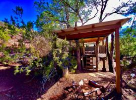 Hotel Photo: The Chi-Treehouse at Sunny Mellow Eco Villa