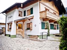 Hotel Photo: Chalet & Apartments Tiroler Bua