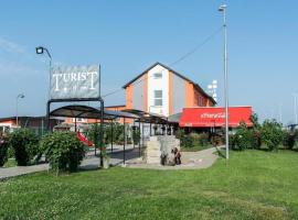 A picture of the hotel: Rooms with a parking space Staro Petrovo Selo, Slavonija - 20757