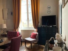 Hotel fotografie: CHARMING FLAT IN HISTORICAL CENTRE