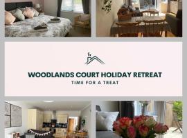 Фотографія готелю: Woodlands Court Holiday Retreat